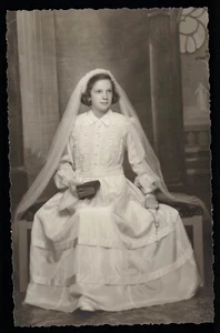 Edwardian 1910s original private photo postcard 1st communion veil seated girl - Picture 1 of 2