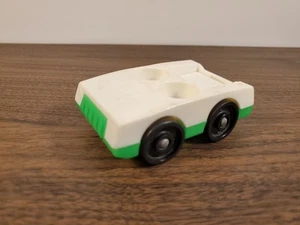 Vintage Fisher Price Little People Replacement GREEN & WHITE CAR Parking Garage - Picture 1 of 5
