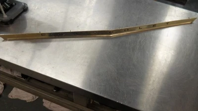 Chevrolet Belair Biscayne Impala 1962 62 capó delantero moldura de labios dorado GM 03CC1 IL Foto 1 de 4