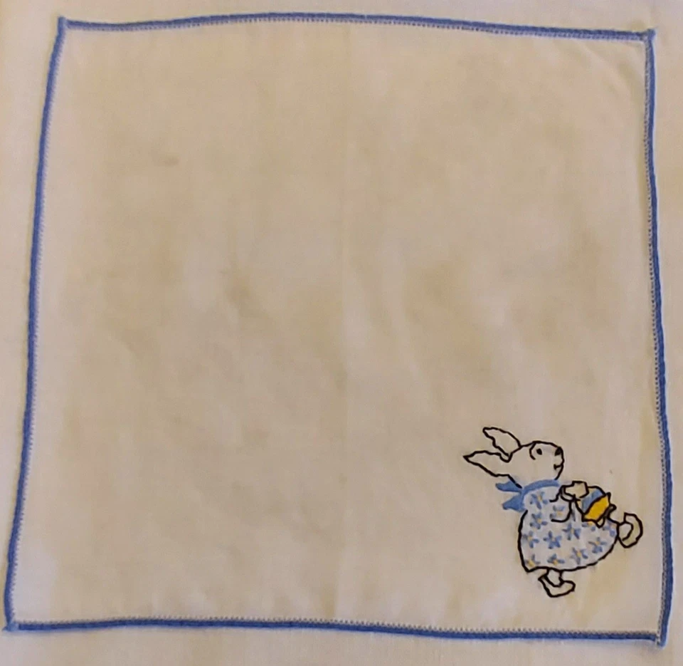 Pañuelo infantil vintage con conejito bordado Foto 1 de 1