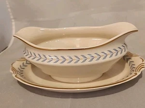 Syracuse "Sherwood" 7.5"  Gravy Boat with Attached Underplate.  PLS . READ - Bild 1 von 5