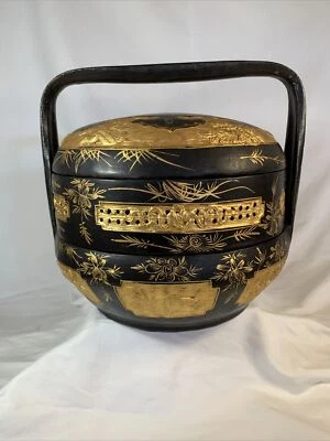 Antigua cesta de boda china pintada a mano negra y dorada Foto 1 de 4