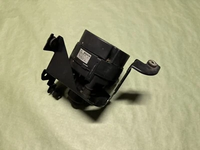 Bomba de inyección de aire secundaria Porsche 996 911 Bosch con soporte de montaje Foto 1 de 4