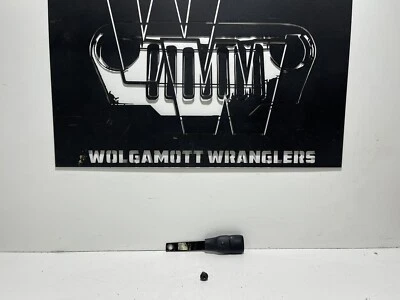 03-06 04 05 Jeep TJ Wrangler Passenger RH Front Seat Belt Buckle Female w/ BOLT - Image 1 of 4