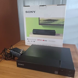 Sony BDP-S1700 Blu-ray DVD Lettore Streaming Smart + Streaming Vari NO TELECOMANDO - Foto 1 di 15