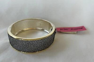 Brazalete Betsey Johnson Brillante Tono Plata Bisagras Magnético a Presión Nuevo con Etiquetas Foto 1 de 4