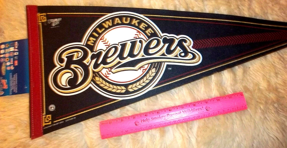 Milwaukee Brewers MLB Baseball team 30 x 12 Felt Pennant, made in the USA, 2000 - Image 1 of 1