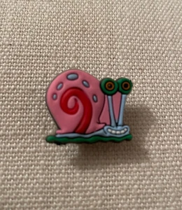 Jibbitz Crocs Chaussure/bracelet pin’s Charm escargot bob l'éponge - Imagen 1 de 2