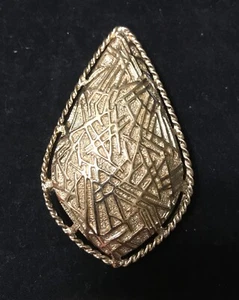 One Only! VINTAGE SARAH COVENTRY STRUKTURIERTE GOLDFARBENE GROSSE BROSCHE - Bild 1 von 7