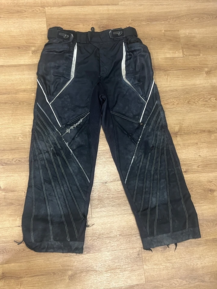 Pantalones de paintball vintage Y2K grandes de la vieja escuela equipo SLY negros/blancos aplastados Foto 1 de 4