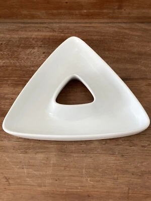 Plato aperitivo crudités triángulo abierto porcelana blanca cajón y barril Foto 1 de 3