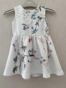NEXT GIRLS WHITE FLORAL SLEEVELSS SUMMER DRESS AGE 12-18 MONTHS (86cm) - Picture 1 of 8