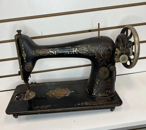 Antique Vintage Singer Sewing Machine Year 1910  S/N: G3209809 for Parts Cover