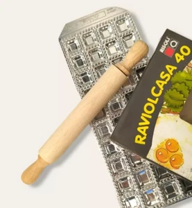Raviolcasa 24 Stampo Ravioli Risoli Con Mattarello Legno- Alluminio Fuso - Foto 1 di 2
