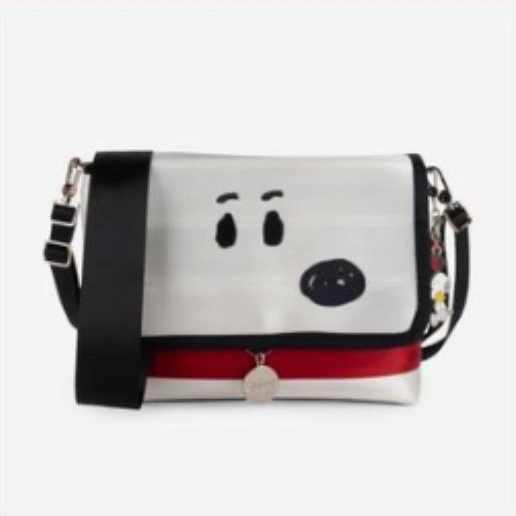 Harveys - Medium Foldover Crossbody / Snoopy - New - Image 1 of 1