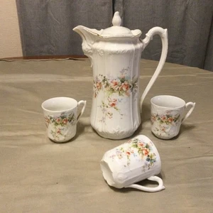 Olla de chocolate vintage de 8 1/2" con decoración floral moldeada y aplicada @ 3 tazas - Imagen 1 de 7