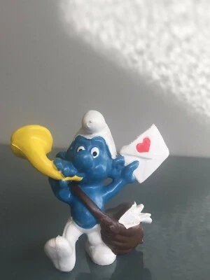 Pitufo Cartero Correo Sobre Peyo Hong Kong Corazón de San Valentín Figura PVC De Colección Foto 1 de 4