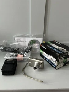 Fujifilm Digital Camera FinePix F30 6.3MP BOXED Shutter issue spares/repairs - Picture 1 of 14