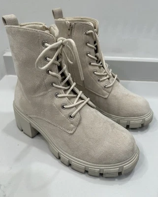 Botines para mujer Charlotte Russe beige gamuza con cordones talla 6 Foto 1 de 4