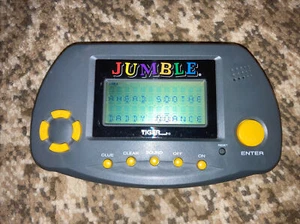 Rompecabezas Tiger Electronics JUMBLE 1998 electrónico portátil juego de palabras usado  - Imagen 1 de 4