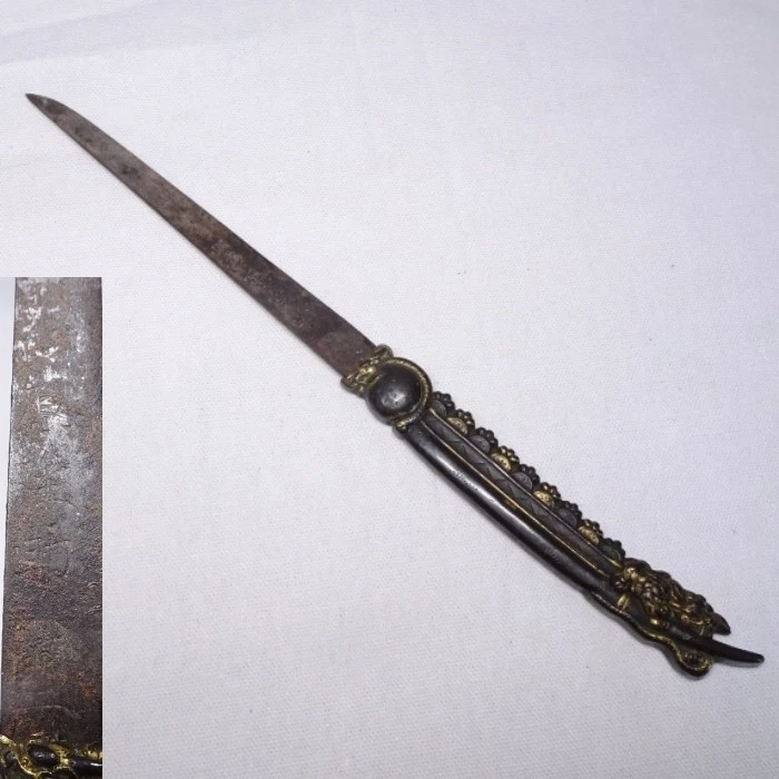 P0104: Espada pequeña japonesa de hierro antiguo real KOZUKA con hoja firmada de forma rara Foto 1 de 4