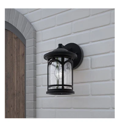 Luz de pared exterior cableada negra mate Quoizel Kessel 1 luz 10 pulgadas H Foto 1 de 4