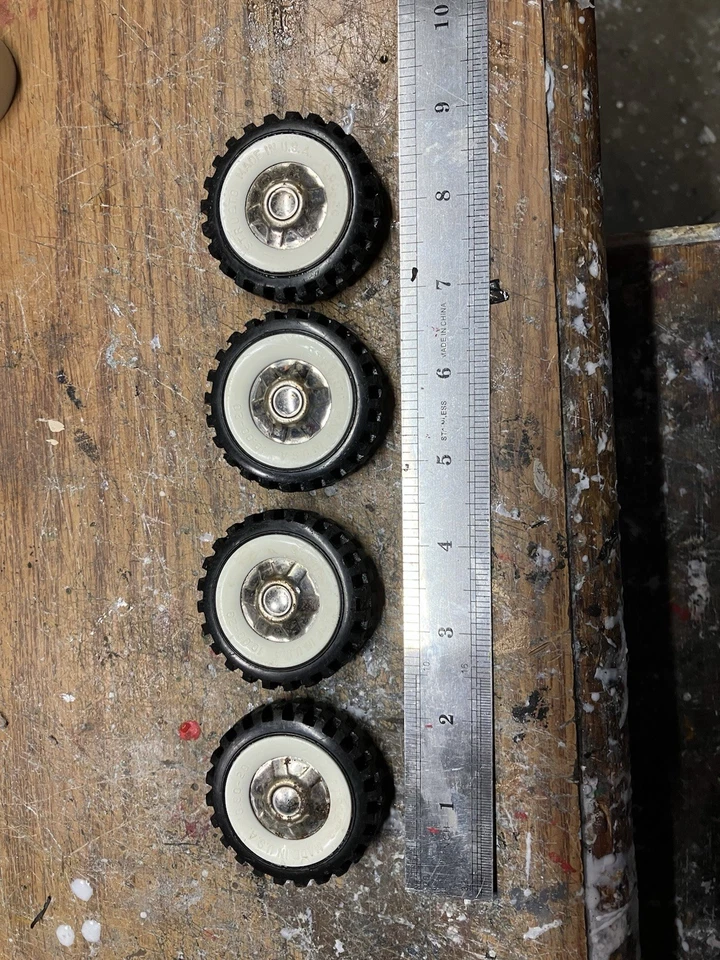 Caminhão de aço prensado com pneus Structo - Imagem 1 de 1