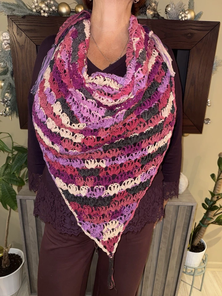 Mantón de encaje tejido a mano | Artesanía de reliquia | Twilight Berry | Hecho en EE. UU. Foto 1 de 2