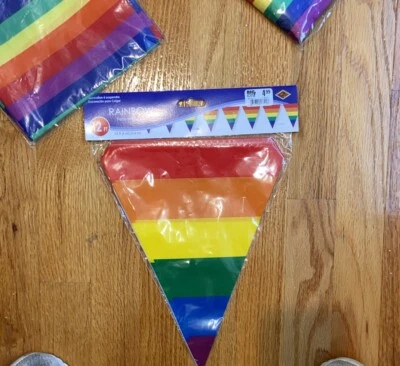 Banderín arco iris orgullo gay, 12 pies decoración suministros de fiesta Beistle LGBTQ Foto 1 de 4