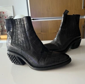 FREE LANCE Paris Chelsea boots with stud heel sz 7 - retail $1299 mint condition - Picture 1 of 13