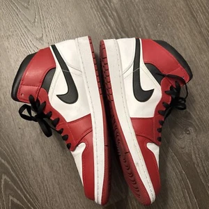 Size 13 - Air Jordan 1 Mid Chicago - Picture 1 of 5
