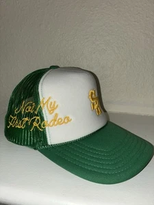 Sombrero de camionero Stevenson Ranch Not My First Rodeo verde blanco - Imagen 1 de 6