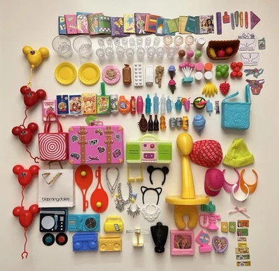 Lote grande de accesorios para muñecas Barbie: cocina, bolsas, artículos de moda, pasatiempos Foto 1 de 4