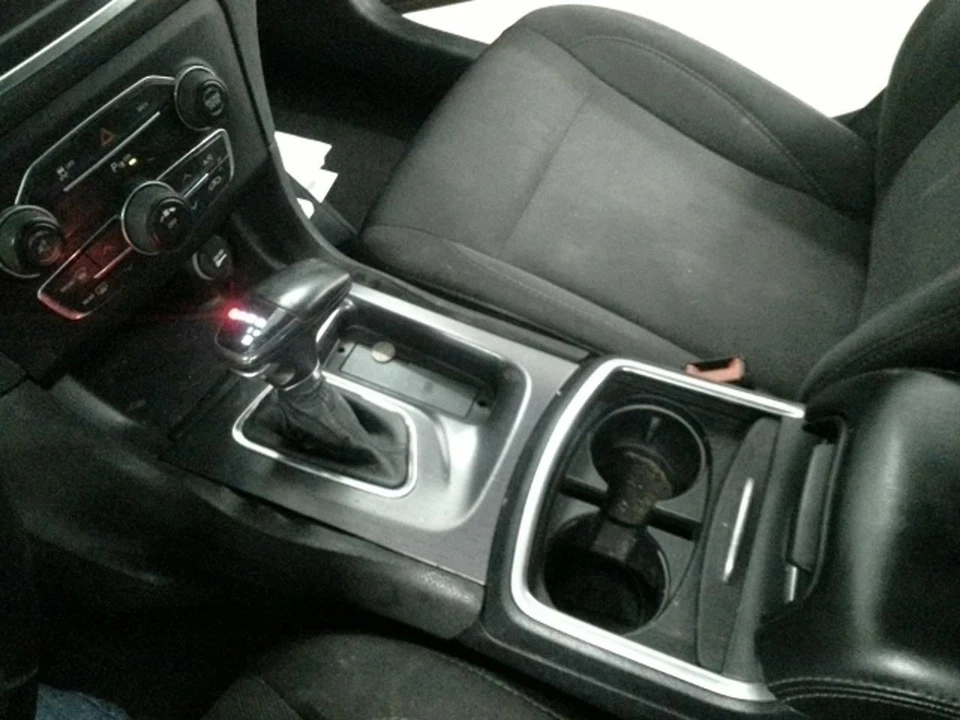 CHARGER   2015 Fuse Box Cabin 104810316 - Image 1 of 4