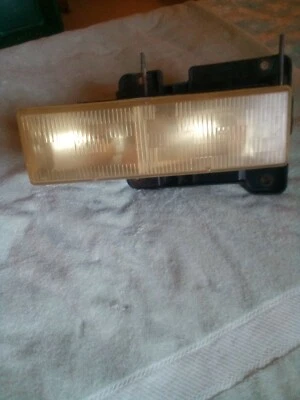 1994 Chevrolet Suburban 2500 Driver Headlight Assembly - Image 1 of 2