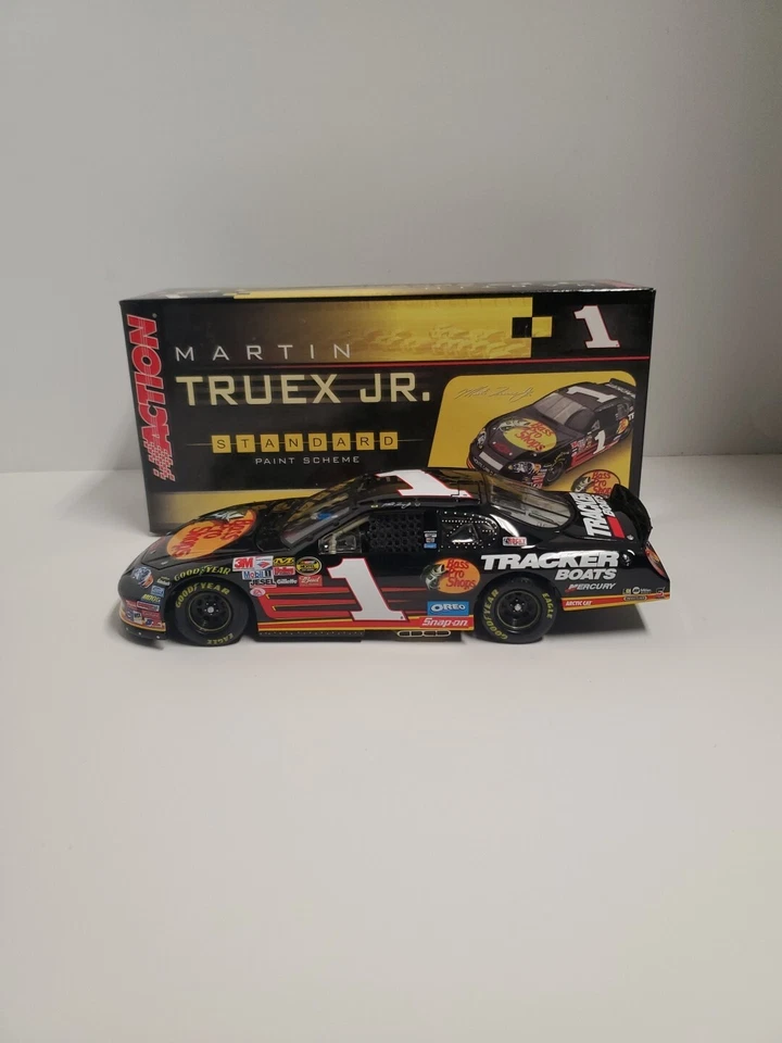 2006 Action CWC Gm Dealers 1/24 #1 Martin Truex Jr Bass Pro Shops 1 Of 1008 - Image 1 of 4