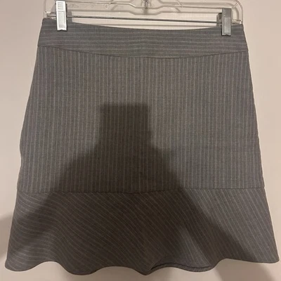 BANANA REPUBLIC STRETCH WOMENS SIZE 0 GRAY PIN-STRIPED, LINED, KNEE-LENGTH SKIRT - Image 1 of 2