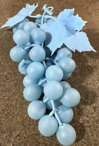 Vintage Dekor Kunstgummi Kunststoff Traube Cluster & Blätter hellblau echte Größe - Bild 1 von 7
