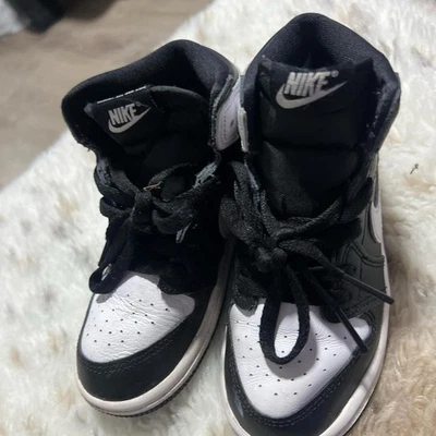 Nike Youth Low Rise Panda Dunks Youth Size 3.5 Pre-Owned - Image 1 of 4