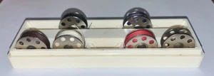Vintage Universal Nähmaschinenspulen 6 Stück in Kunststoffschale für 10 - Bild 1 von 4