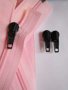 (2,90 € / Stück) 2 Schieber ca : 5 mm Kunststoff für Reißverschlüße  (SYKK) - Picture 1 of 2