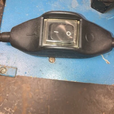 Interruptor de 10 amperios  Foto 1 de 2