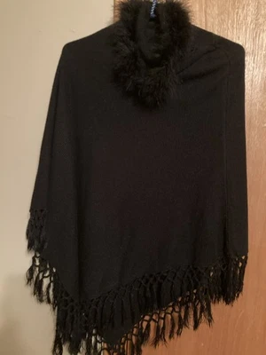 Poncho suéter negro años 70 con intrincado ganchillo en la parte inferior Foto 1 de 4