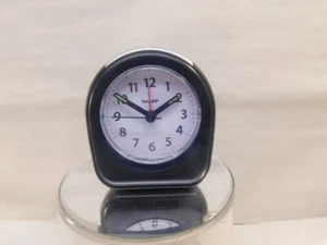 Sm Battery Clock Bedside with Snooze Button Alarm - Picture 1 of 8