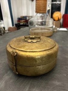 "Antigua caja de pan Chapati de latón original antigua hecha a mano grabada redonda 9""x4""" - Imagen 1 de 10