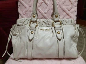 Borsa MIU MIU bianca Vitellolux moda donna buone condizioni casual limitata - Foto 1 di 24