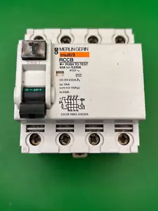 Merlin Gerin 23128 RMG 630304 63A 30mA 4 poli 3 fasi RCD - Foto 1 di 4
