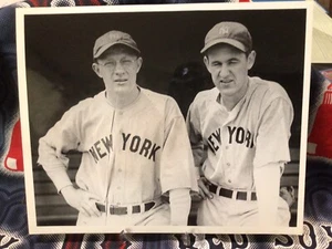 Original 1935 New York Yankees Photo Johnny Broaca and Lefty Gomez (ex) - Picture 1 of 2
