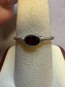 Vintage Garnet Solitaire Classic Sterling Silver Fashion Band Ring 6054 - Picture 1 of 6