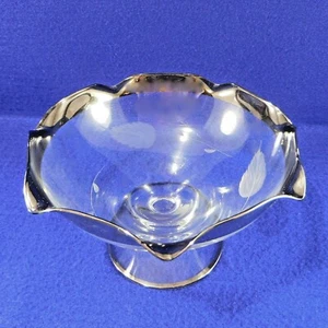 Plato de caramelo de compota de vidrio de hoja grabada vintage borde con volantes superpuesto plateado 6,5" - Imagen 1 de 7